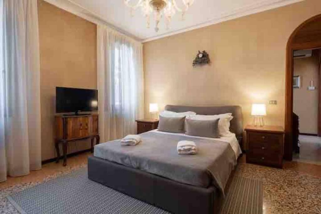 Ca’ Pesaro Rooftop Terrace Apartment. * Venecia